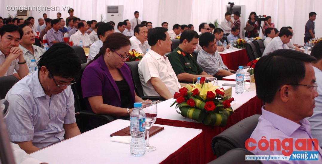 Đại biểu các bộ, ban, ngành và tỉnh Nghệ An tham dự lễ động thổ