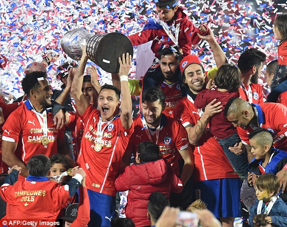 Messi và các đồng đội một lần nữa thua Chile trong loạt luân lưu, và lần này anh là một trong 2 người đá hỏng của Argentina.