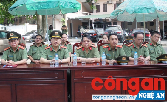Đại biểu tham dự khai mạc Hội thao chào mừng 70 năm Ngày truyền thống lực lượng ANND.