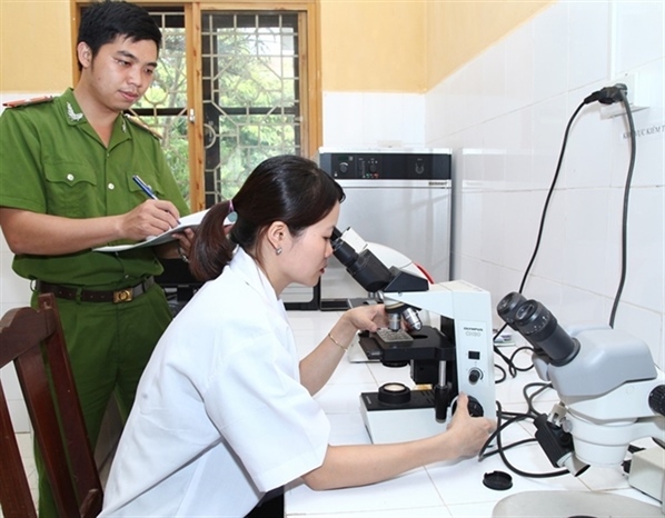 Cán bộ chiến sỹ nữ phát huy thế mạnh của mình ở nhiều lĩnh vực công tác, phục vụ công tác điều tra phá án.