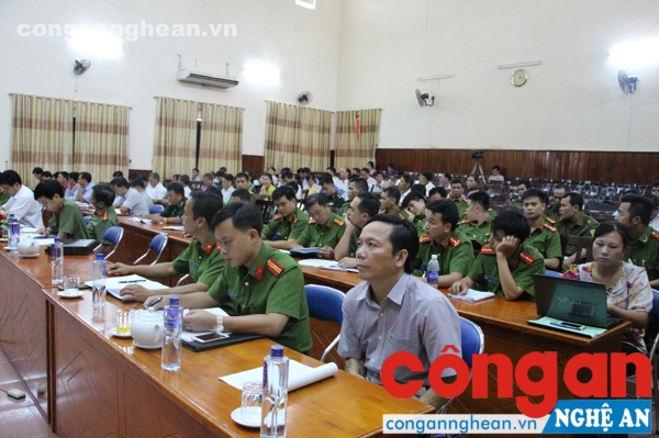 Các đại biểu tham dự đội nghị.