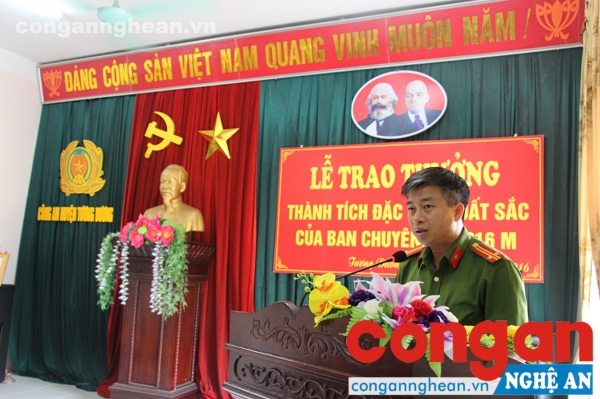 Trung tá Trần Phúc Tú Trưởng Công an huyện Tương Dương tổng kết chương trình hành động phòng, chống mua bán người giai đoạn 2011 – 2015 và quán triệt triển khai những nội dung cơ bản , nhiệm vụ trọng tâm thực hiện giai đoạn 2016 – 2020