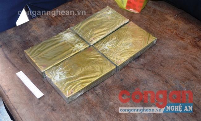 Tang vật 4 bánh Hêrôin được thu giữ