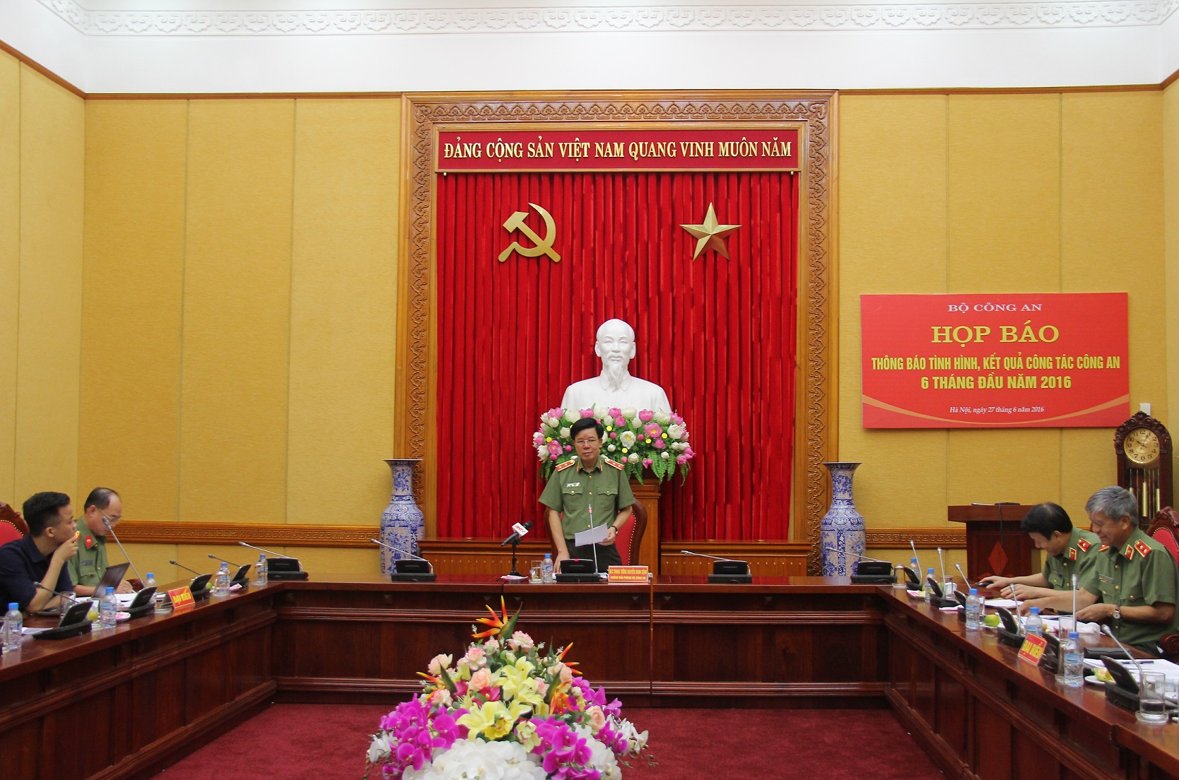 Trung tướng Nguyễn Danh Cộng, Chánh Văn phòng Bộ phát biểu kết luận buổi họp báo.
