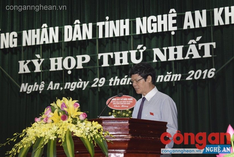 Đồng chí Lê Xuân Đại- Ủy viên BTV Tỉnh ủy Phó Chủ tịch UBND tỉnh thay mặt Ủy ban Bầu cử tỉnh thông qua kết quả bầu cử đại biểu HĐND tỉnh khóa XVII và kết quả xác nhận tư cách đại biểu HĐND tỉnh