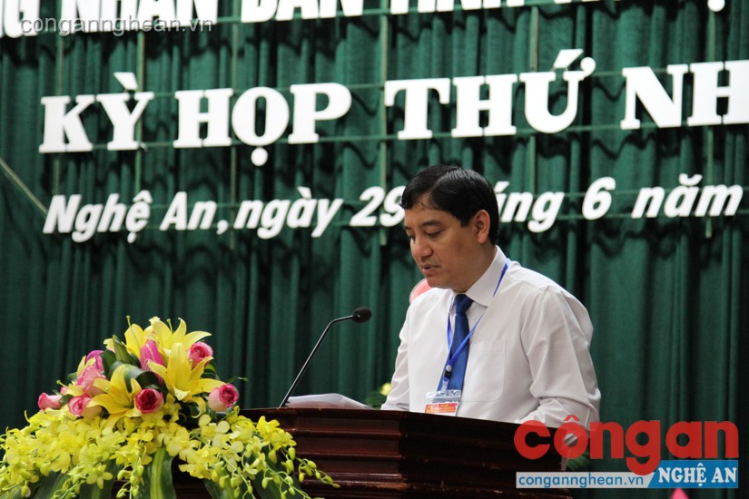 Đồng chí Nguyễn Đắc Vinh- Ủy viên TW Đảng, Bí thư Tỉnh ủy phát biểu tại kỳ họp, nhấn mạnh, n