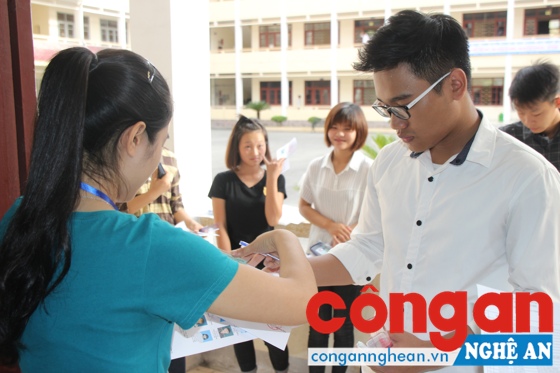 Hơn 34.000 thí sinh bước vào môn thi đầu tiên kỳ thi THPT Quốc gia 2016