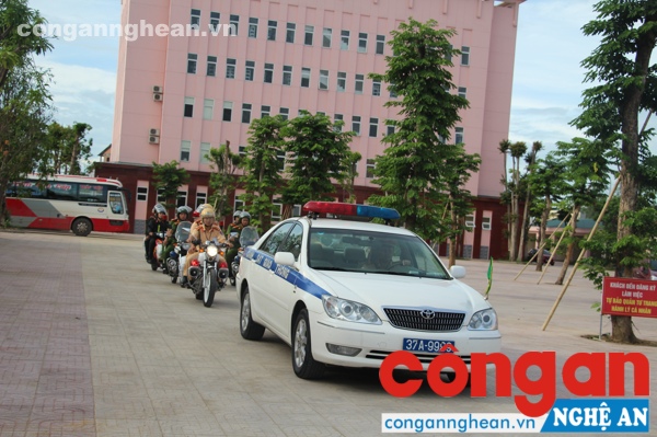 Sáng 2/7, tổ chức lễ ra quân tại Phòng Cảng sát giao thông.