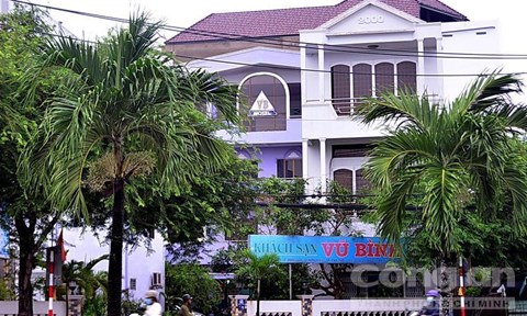  Ngoài sở hữu khách sạn cùng tên, Bình mờ nhà hàng quán nhậu và khu đất cồn Khương - Ảnh: Đào Văn