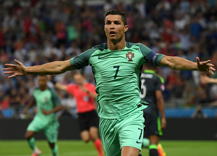 Ronaldo tỏa sáng giúp Bồ Đào Nha vào trận chung kết Euro 2016