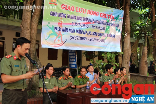 Các đại biểu tham dự buổi lễ