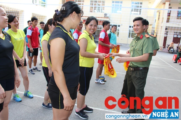 Đại diện lãnh đạo Công an 