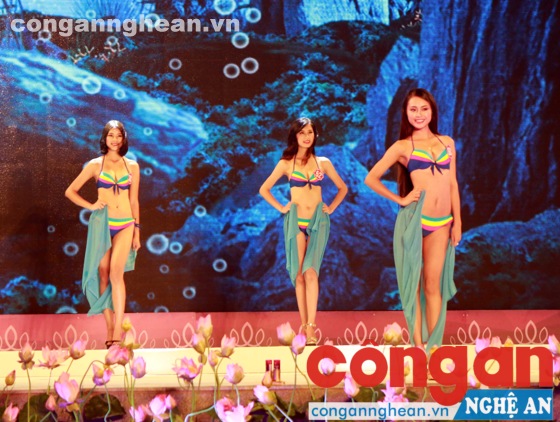 Tự tin trình diễn trang phục áo tắm