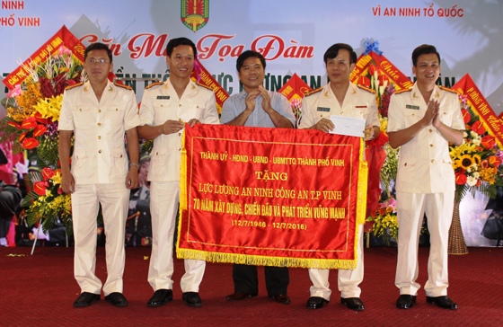 CATP Vinh tọa đàm kỷ niệm 70 năm Ngày truyền thống lực lượng ANND
