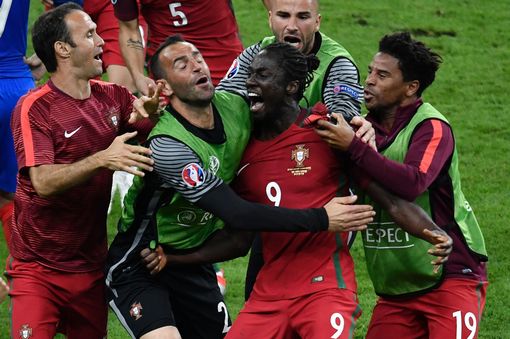 Eder đã trở thành người hùng của BĐN với cú sút xé lưới Lloris