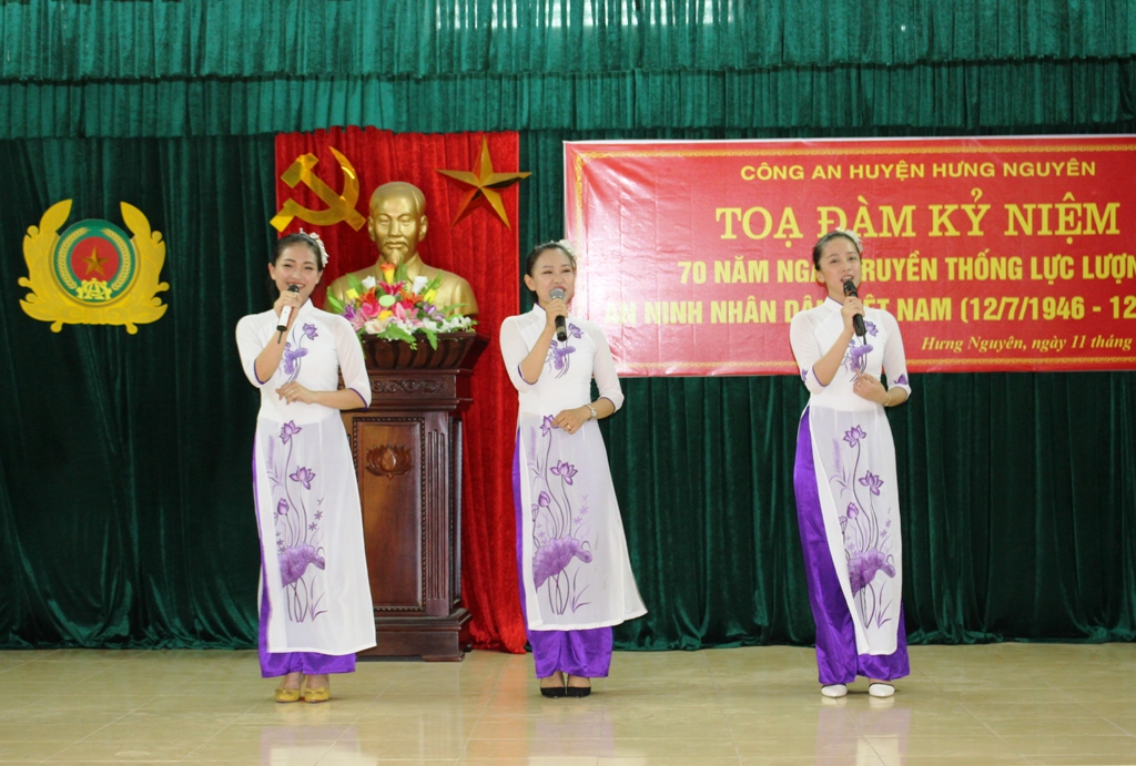 Văn nghệ chào mừng