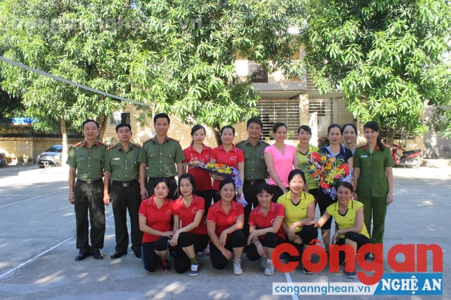 Giao lưu bóng chuyền chào mừng ngày thành lập lực lượng ANND