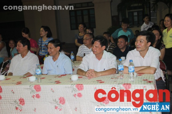 Các đại biểu tới dự