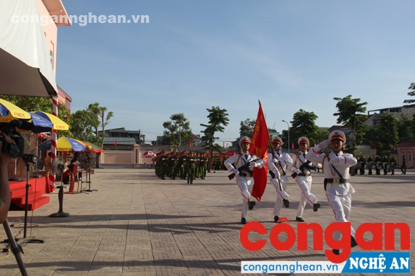 Các đội thực hiện phần thi duyệt đội ngũ
