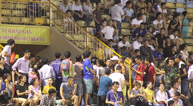 SLNA thua ngược Khánh Hòa trên sân Vinh: Khán giả quay lưng