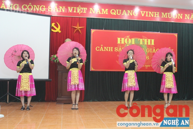 Mở đầu Hội thi là những tiết mục văn nghệ đặc sắc do ĐVTN Trại tạm giam biểu diễn.