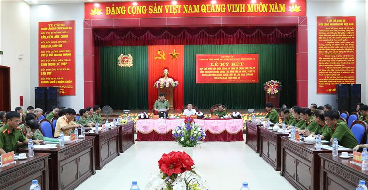 Tại hội nghị ký kết