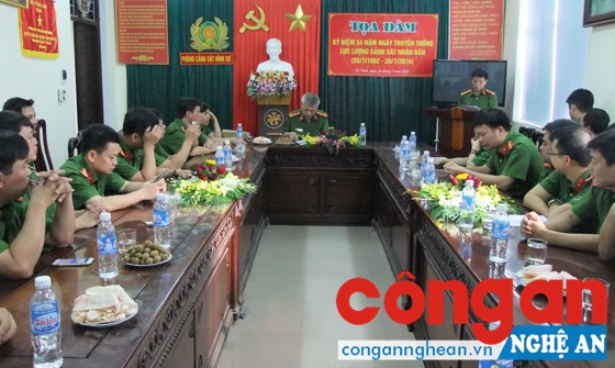 Tại buổi tọa đàm.