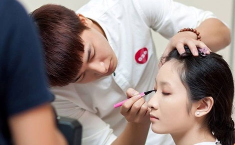Nỗi niềm sinh viên làm nghề cho thuê… mặt