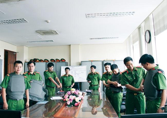 Cảnh sát truy nã với chuyện ly kỳ khóa tay đối tượng nguy hiểm