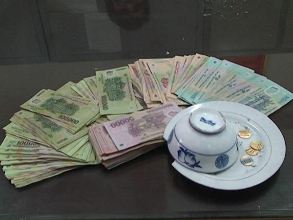 Xóc đĩa, chơi bài ăn tiền đều bị bắt