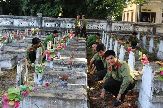 Nhiều hoạt động về nguồn nhân ngày 27/7