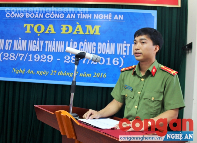 Đồng chí Chủ tich Công đoàn Công an Nghệ An khai mạc tọa đàm