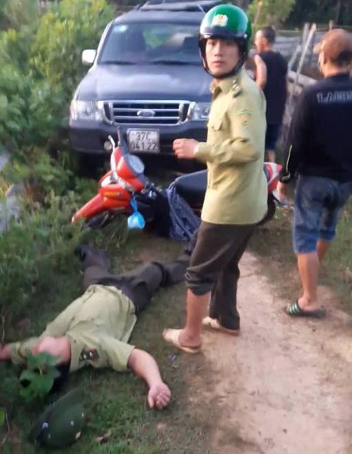 Cán bộ kiểm lâm bị thương