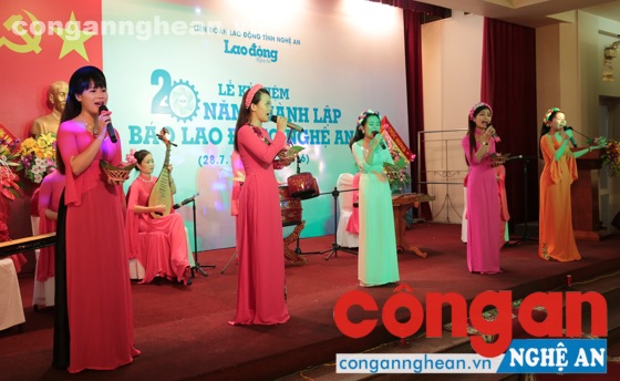 Văn nghệ chào mừng lễ kỷ niệm thành lập