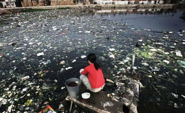 Tại nhiều nơi, vấn đề ô nhiễm môi trường đang ngày càng nhức nhối. Ảnh minh họa