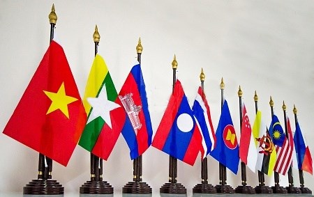 Các Bộ trưởng Kinh tế ASEAN: Thảo luận nhiều vấn đề nóng