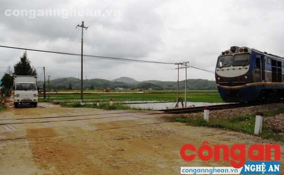 Chấn chỉnh ATGT đường sắt tại các đường ngang