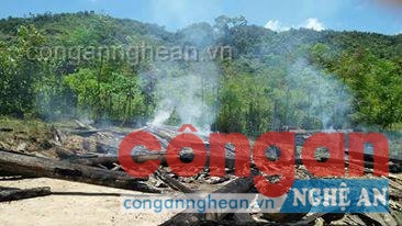 Lửa thiêu rụi nhà dân