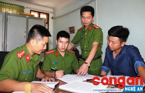 Đội Cảnh sát Điều tra tổng hợp Công an TX Thái Hòa triển khai kế hoạch truy bắt đối tượng Hùng