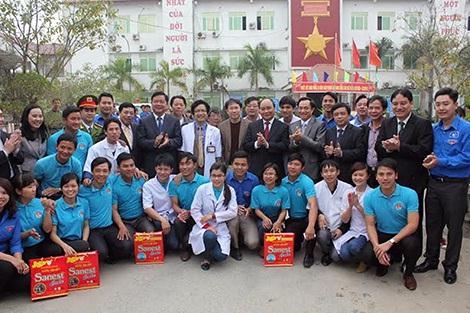 Đội phản ứng nhanh sơ cứu người bị TNGT trên Quốc lộ 1A