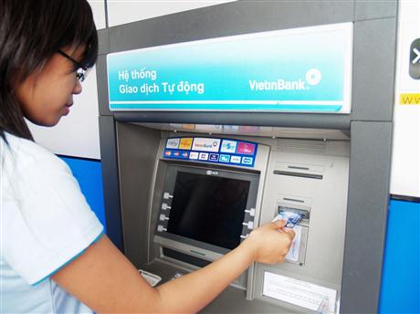 Cảnh giác với chiêu trò tại trụ ATM