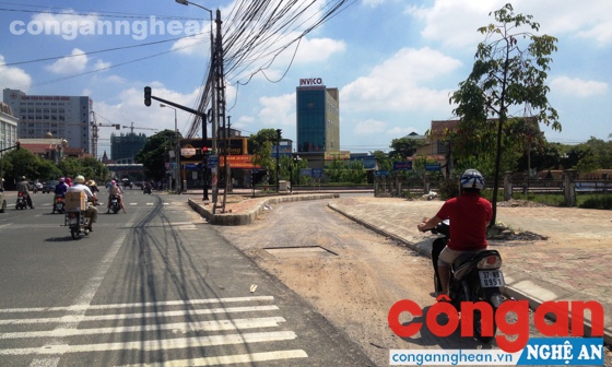 Hơn 14 tỉ đồng mở đường rẽ phía trước đèn tín hiệu giao thông