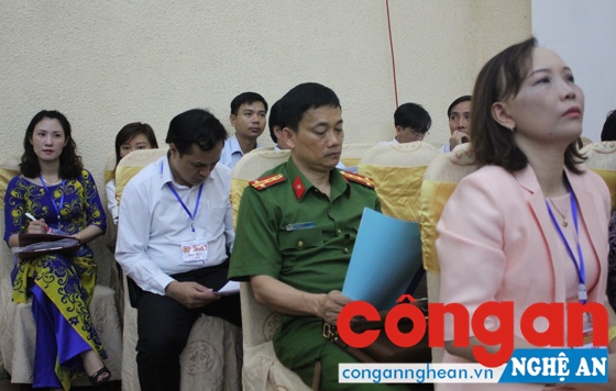 Các đại biểu tham dự kỳ họp.