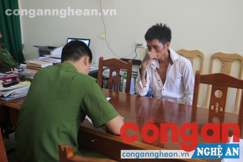 Công an lấy lời khai của đối tượng cầm đầu Chu Quốc Tuấn