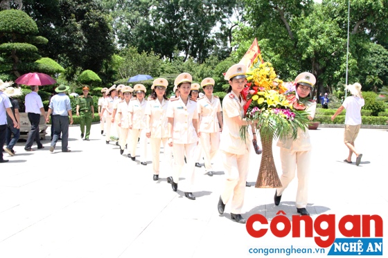 Giỏi việc nước, đảm việc nhà