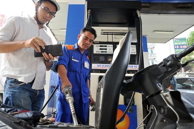 Xăng tiếp tục giảm hơn 600 đồng/lít