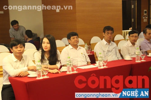 Các đại biểu tới dự