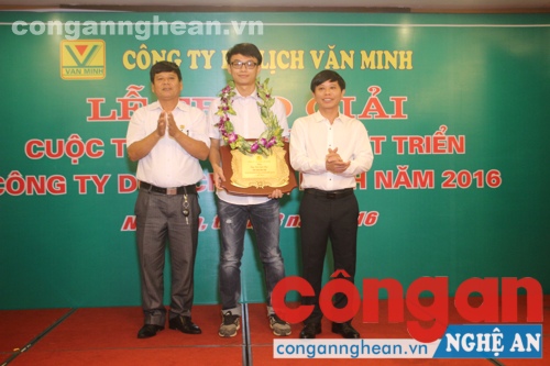 Trao giải cuộc thi sáng kiến phát triển Công ty du lịch Văn Minh