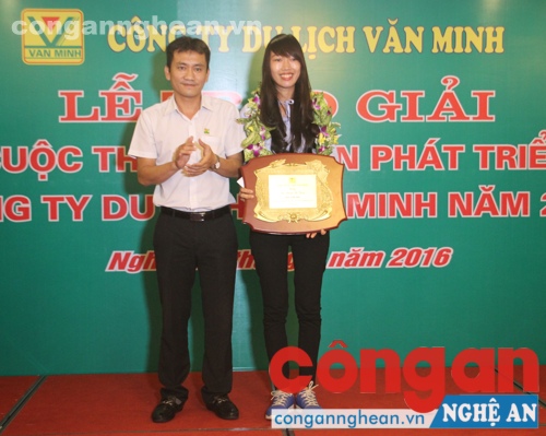 Trao giải 2 cho  sáng kiến