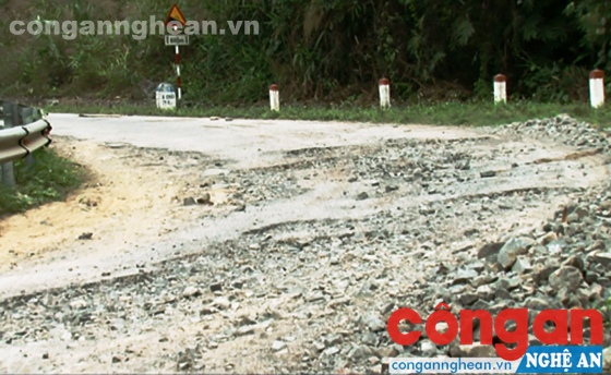 Sau khi được Sở GTVT cho mượn đường thi công, tuyến Tỉnh lộ 541 bị hư hỏng nặng nhưng phía Công ty HHC chậm khắc phục.